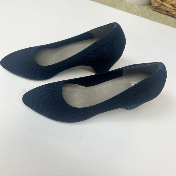 Eileen Fisher Stretch Fabric Heels Size 9 Like New - Picture 9 of 9